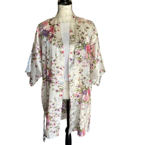 Women's KIMONO Style Short Robe with Tie Closure One Size - Picture 1 of 4